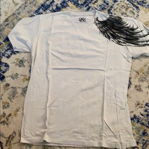 Men’s tee with feather design